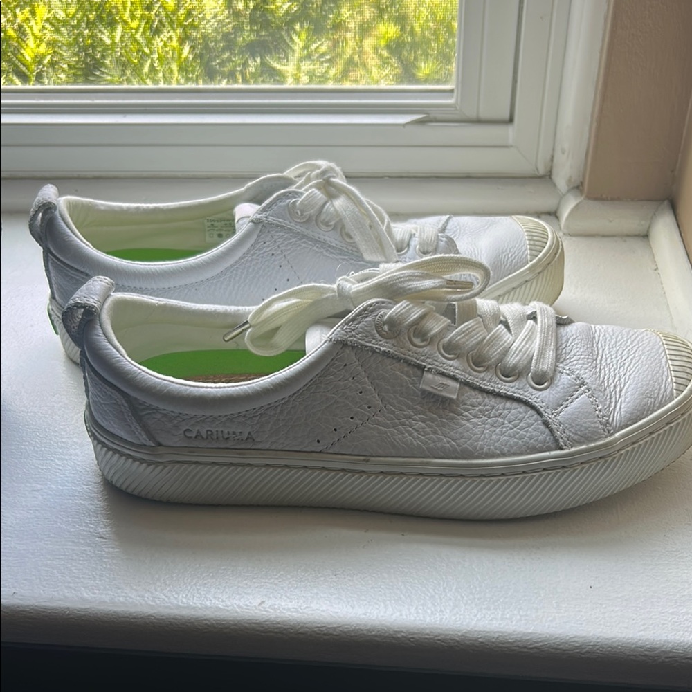 Cariuma White Sneakers Minimalist Design